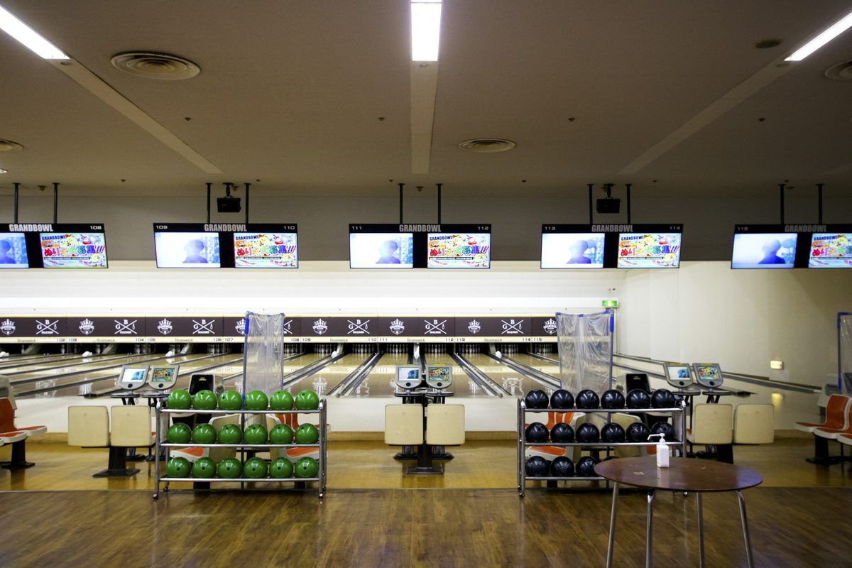 Wide view of a modern bowling centre with rows of lanes, the kind of venue Bowling Malaysia writes about